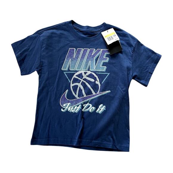 Nike Loose Fit short sleeve graphic T-shirt, Kids size S - Picture 1 of 5